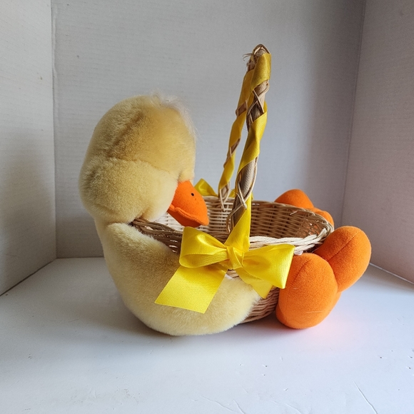 Vintage 1990s Dayton Hudson Plush Chick Wicker Easter Basket - Picture 4 of 10